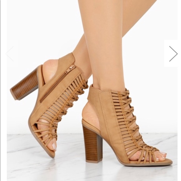 Chunky heel woven sandal zipper enclosure - Picture 3 of 3